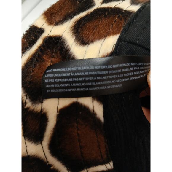 UO Gia Furry Leopard Bucket Hat Giraffe Brown Black Safari L One Size Fits Most - Picture 15 of 16